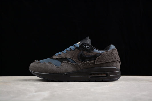 Les baskets grande taille Nike Air Max 1.

 conservent l’élégance intemporelle du modèle original tout en s’adaptant parfaitement aux grandes pointures.