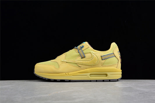 Les baskets grande taille Nike Air Max 1.

 conservent l’élégance intemporelle du modèle original tout en s’adaptant parfaitement aux grandes pointures.