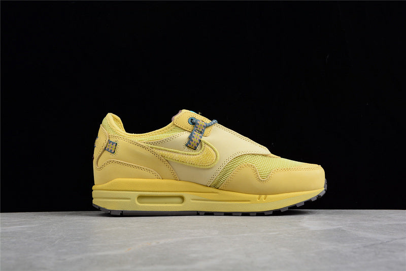 Les baskets grande taille Nike Air Max 1.

 conservent l’élégance intemporelle du modèle original tout en s’adaptant parfaitement aux grandes pointures.