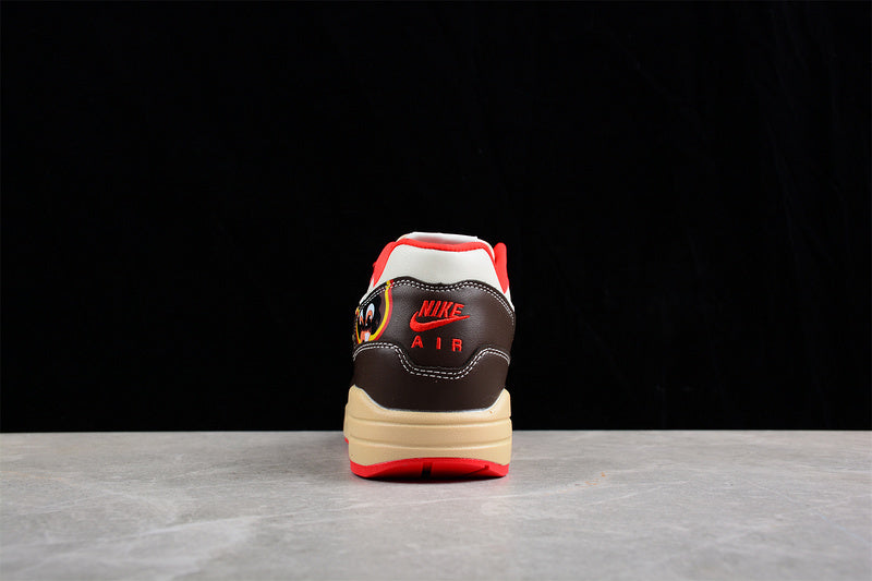 Les baskets grande taille Nike Air Max 1.

 conservent l’élégance intemporelle du modèle original tout en s’adaptant parfaitement aux grandes pointures.