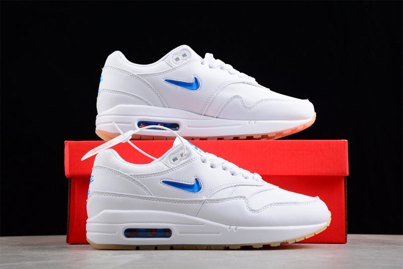 Les baskets grande taille Nike Air Max 1.

 conservent l’élégance intemporelle du modèle original tout en s’adaptant parfaitement aux grandes pointures.