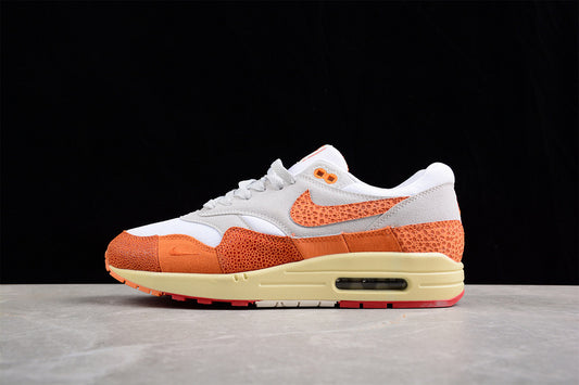 Les baskets grande taille Nike Air Max 1.

 conservent l’élégance intemporelle du modèle original tout en s’adaptant parfaitement aux grandes pointures.