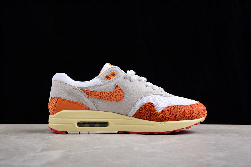 Les baskets grande taille Nike Air Max 1.

 conservent l’élégance intemporelle du modèle original tout en s’adaptant parfaitement aux grandes pointures.