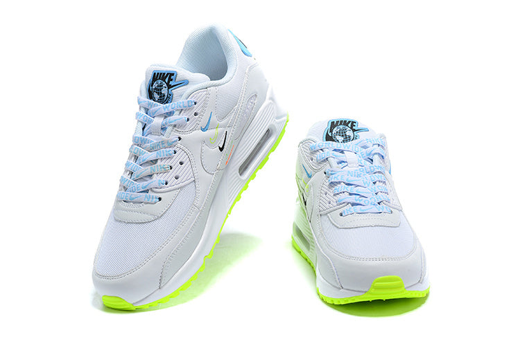 Les baskets grande taille Nike Air Max 90 conservent le design emblématique du modèle original tout en offrant un chaussant parfaitement adapté aux grandes pointures.