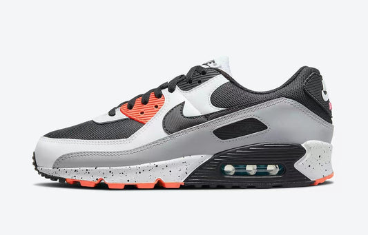Les baskets grande taille Nike Air Max 90 conservent le design emblématique du modèle original tout en offrant un chaussant parfaitement adapté aux grandes pointures.