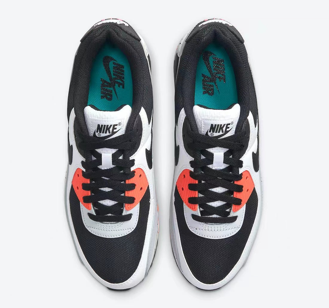 Les baskets grande taille Nike Air Max 90 conservent le design emblématique du modèle original tout en offrant un chaussant parfaitement adapté aux grandes pointures.