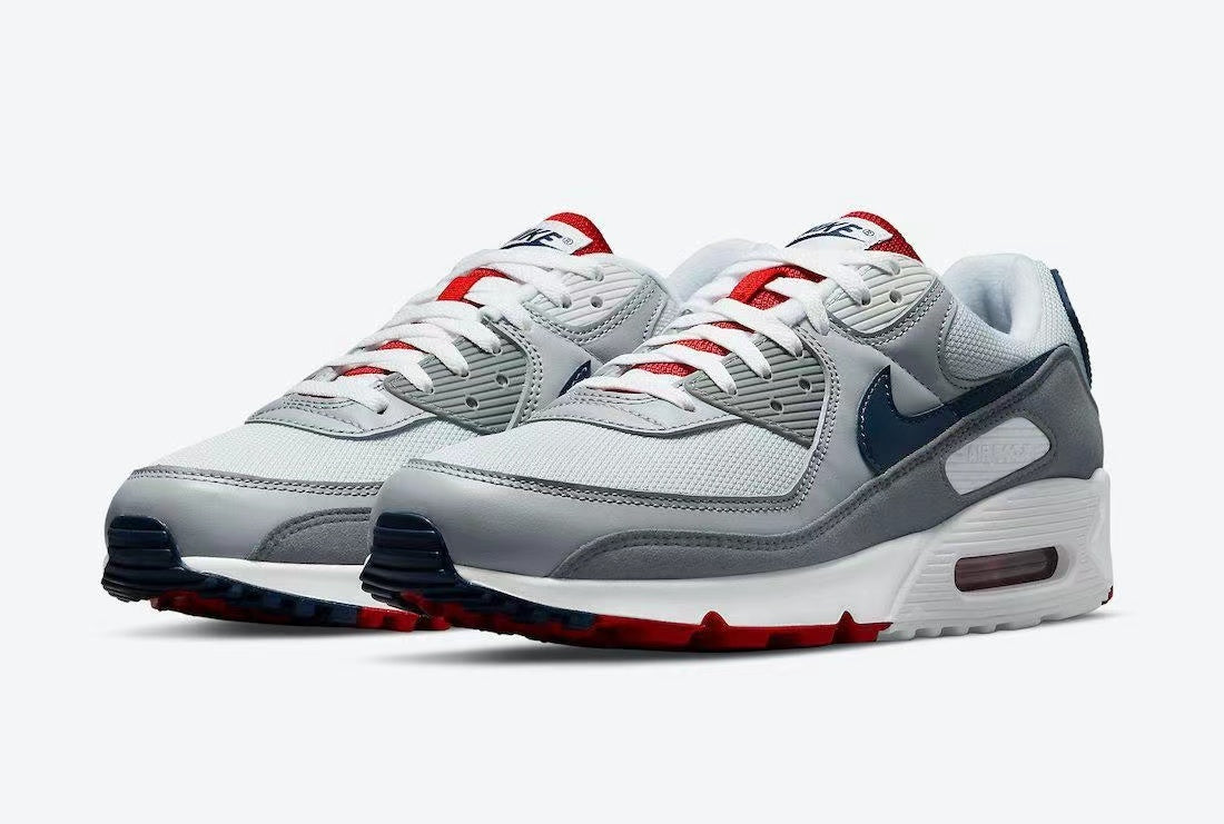 Les baskets grande taille Nike Air Max 90 conservent le design emblématique du modèle original tout en offrant un chaussant parfaitement adapté aux grandes pointures.