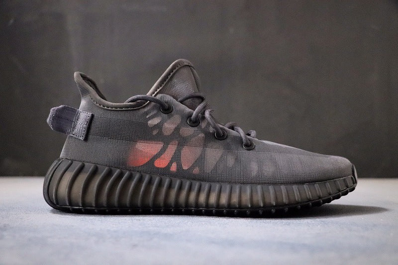 Les baskets grande taille Adidas Yeezy 350 allient parfaitement design innovant et adaptation aux grandes pointures.

tout en conservant l’esthétique unique du modèle original.