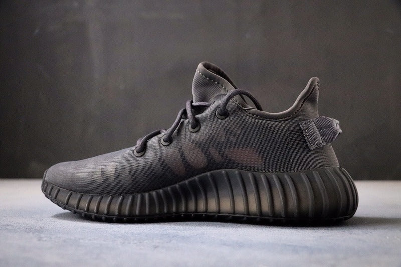 Les baskets grande taille Adidas Yeezy 350 allient parfaitement design innovant et adaptation aux grandes pointures.

tout en conservant l’esthétique unique du modèle original.