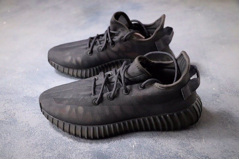 Les baskets grande taille Adidas Yeezy 350 allient parfaitement design innovant et adaptation aux grandes pointures.

tout en conservant l’esthétique unique du modèle original.