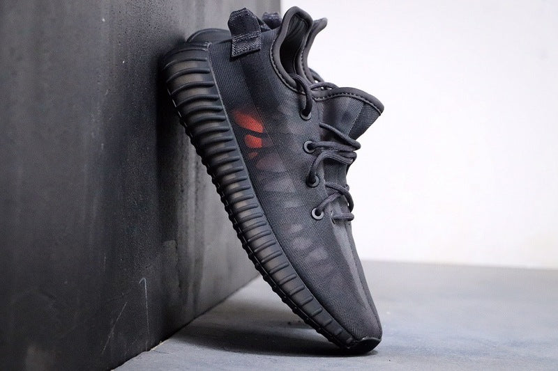 Les baskets grande taille Adidas Yeezy 350 allient parfaitement design innovant et adaptation aux grandes pointures.

tout en conservant l’esthétique unique du modèle original.