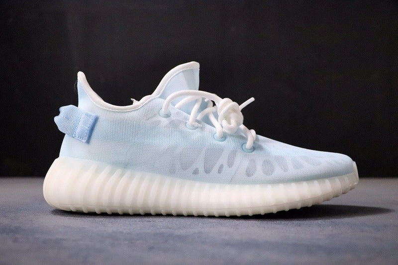 Les baskets grande taille Adidas Yeezy 350 allient parfaitement design innovant et adaptation aux grandes pointures.

tout en conservant l’esthétique unique du modèle original.