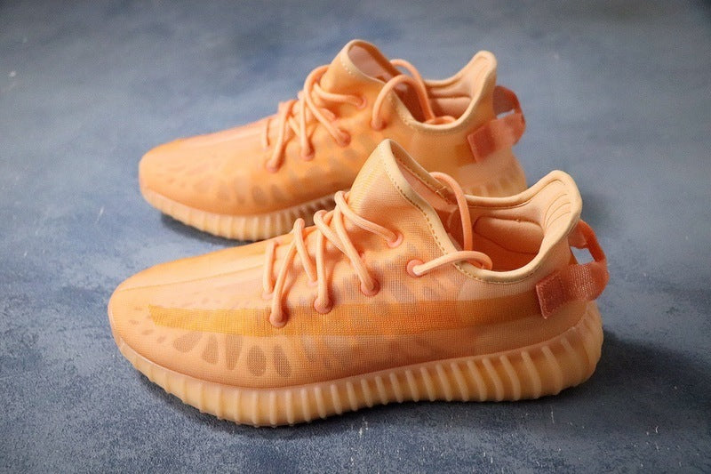 Les baskets grande taille Adidas Yeezy 350 allient parfaitement design innovant et adaptation aux grandes pointures.

tout en conservant l’esthétique unique du modèle original.