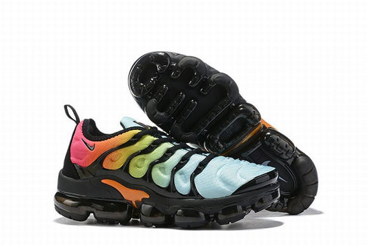 Les baskets grande taille Nike Vapormax Plus TN associent le design iconique des Air Max Plus à l’innovation de la semelle Vapormax.