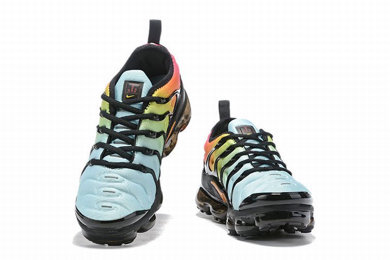 Les baskets grande taille Nike Vapormax Plus TN associent le design iconique des Air Max Plus à l’innovation de la semelle Vapormax.
