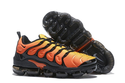 Les baskets grande taille Nike Vapormax Plus TN associent le design iconique des Air Max Plus à l’innovation de la semelle Vapormax.