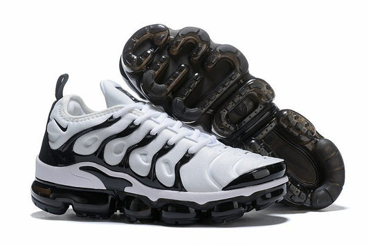 Les baskets grande taille Nike Vapormax Plus TN associent le design iconique des Air Max Plus à l’innovation de la semelle Vapormax.
