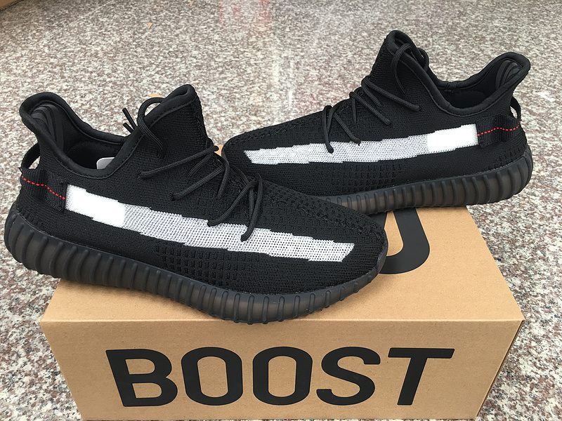 Les baskets grande taille Adidas Yeezy 350 allient parfaitement design innovant et adaptation aux grandes pointures.

tout en conservant l’esthétique unique du modèle original.