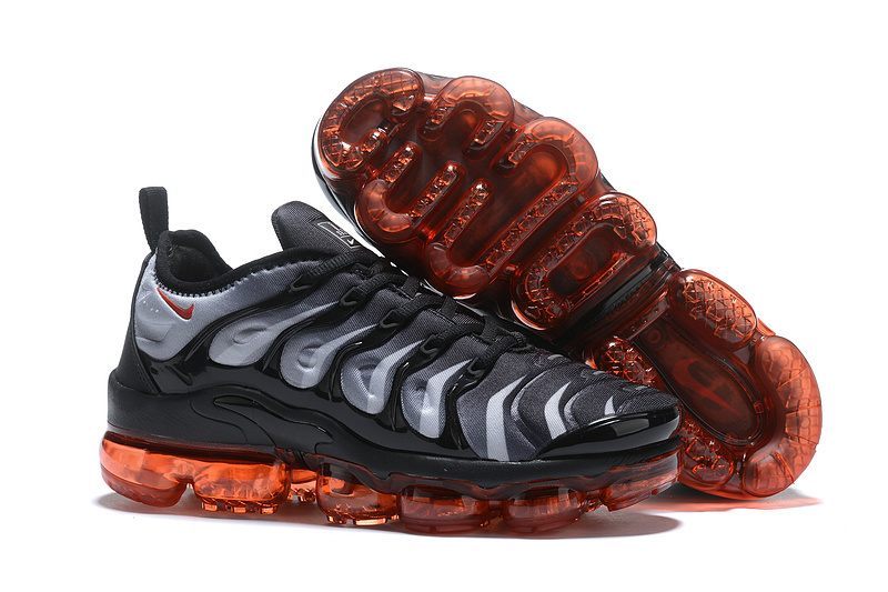 Les baskets grande taille Nike Vapormax Plus TN associent le design iconique des Air Max Plus à l’innovation de la semelle Vapormax.