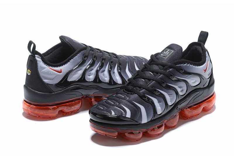 Les baskets grande taille Nike Vapormax Plus TN associent le design iconique des Air Max Plus à l’innovation de la semelle Vapormax.