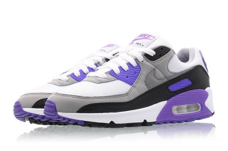 Les baskets grande taille Nike Air Max 90 conservent le design emblématique du modèle original tout en offrant un chaussant parfaitement adapté aux grandes pointures.