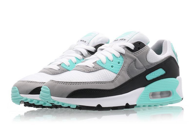 Les baskets grande taille Nike Air Max 90 conservent le design emblématique du modèle original tout en offrant un chaussant parfaitement adapté aux grandes pointures.