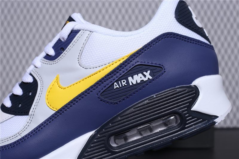 Les baskets grande taille Nike Air Max 90 conservent le design emblématique du modèle original tout en offrant un chaussant parfaitement adapté aux grandes pointures.