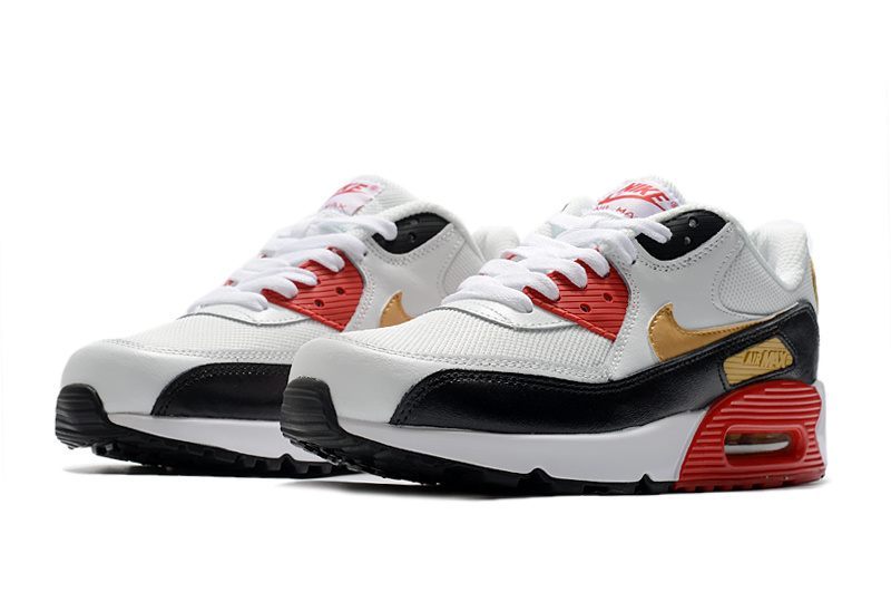 Les baskets grande taille Nike Air Max 90 conservent le design emblématique du modèle original tout en offrant un chaussant parfaitement adapté aux grandes pointures.