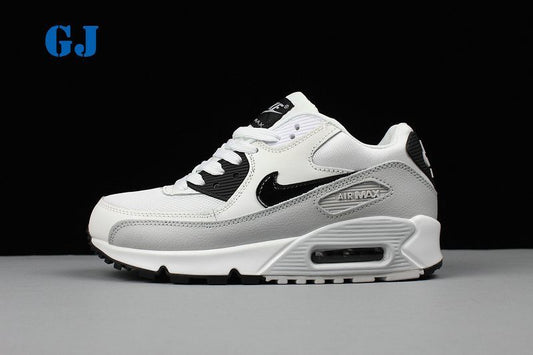 Les baskets grande taille Nike Air Max 90 conservent le design emblématique du modèle original tout en offrant un chaussant parfaitement adapté aux grandes pointures.