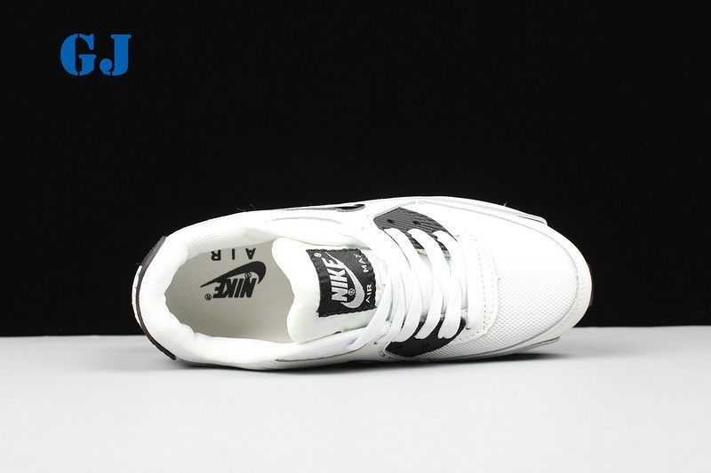 Les baskets grande taille Nike Air Max 90 conservent le design emblématique du modèle original tout en offrant un chaussant parfaitement adapté aux grandes pointures.