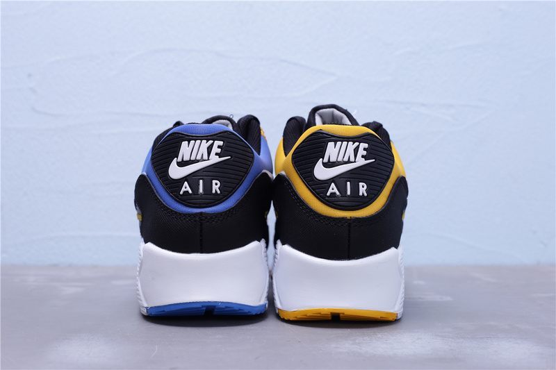 Les baskets grande taille Nike Air Max 90 conservent le design emblématique du modèle original tout en offrant un chaussant parfaitement adapté aux grandes pointures.