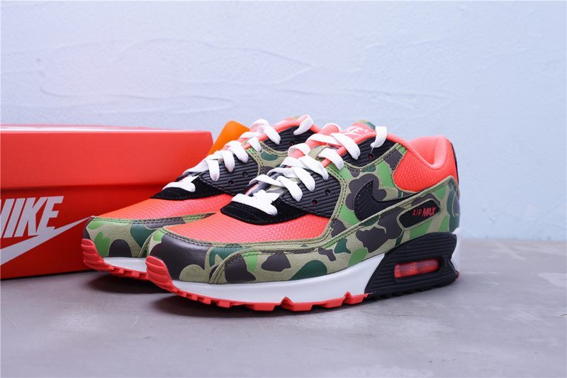 Les baskets grande taille Nike Air Max 90 conservent le design emblématique du modèle original tout en offrant un chaussant parfaitement adapté aux grandes pointures.