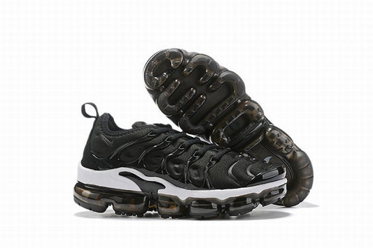 Les baskets grande taille Nike Vapormax Plus TN associent le design iconique des Air Max Plus à l’innovation de la semelle Vapormax.