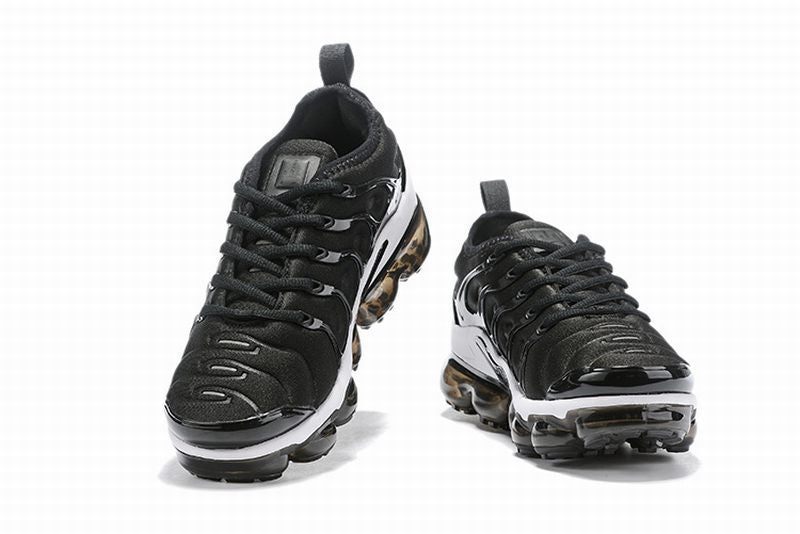 Les baskets grande taille Nike Vapormax Plus TN associent le design iconique des Air Max Plus à l’innovation de la semelle Vapormax.