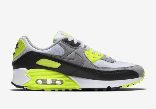 Les baskets grande taille Nike Air Max 90 conservent le design emblématique du modèle original tout en offrant un chaussant parfaitement adapté aux grandes pointures.