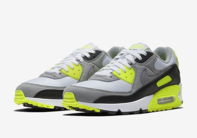 Les baskets grande taille Nike Air Max 90 conservent le design emblématique du modèle original tout en offrant un chaussant parfaitement adapté aux grandes pointures.