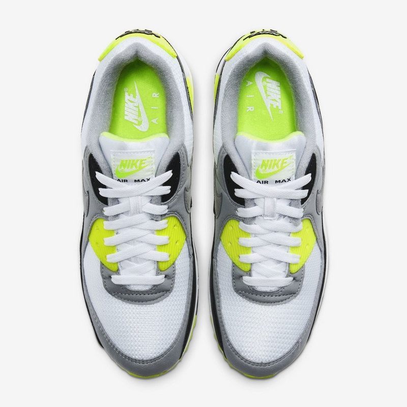 Les baskets grande taille Nike Air Max 90 conservent le design emblématique du modèle original tout en offrant un chaussant parfaitement adapté aux grandes pointures.
