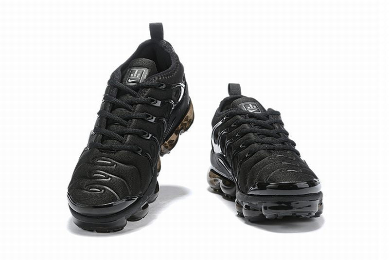 Les baskets grande taille Nike Vapormax Plus TN associent le design iconique des Air Max Plus à l’innovation de la semelle Vapormax.