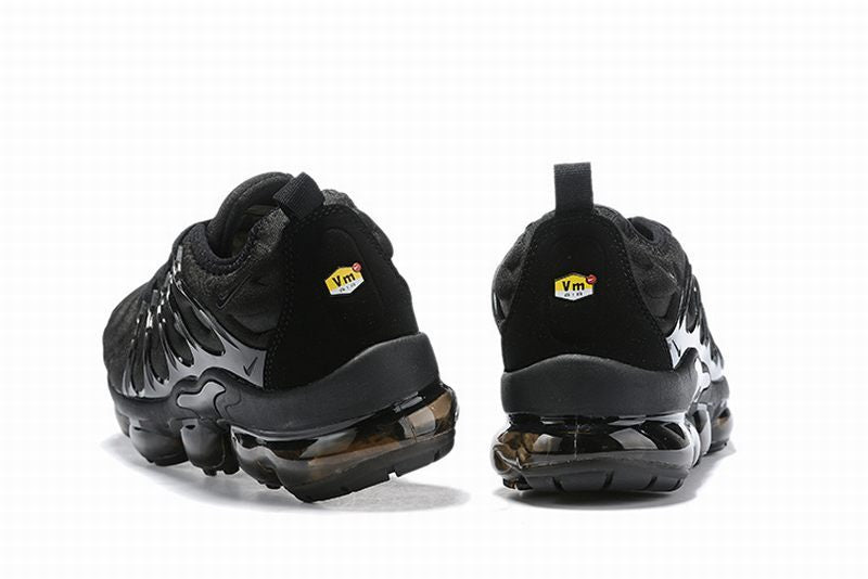 Les baskets grande taille Nike Vapormax Plus TN associent le design iconique des Air Max Plus à l’innovation de la semelle Vapormax.