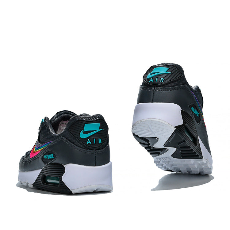 Les baskets grande taille Nike Air Max 90 conservent le design emblématique du modèle original tout en offrant un chaussant parfaitement adapté aux grandes pointures.
