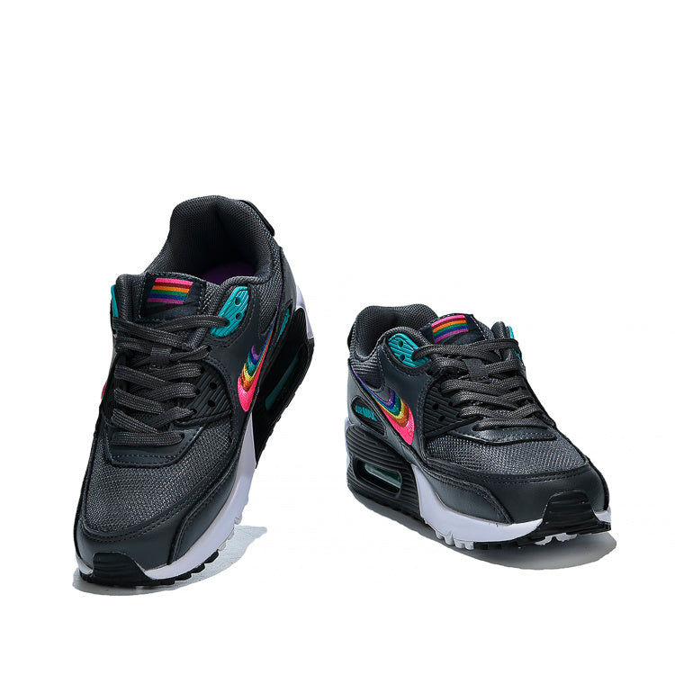 Les baskets grande taille Nike Air Max 90 conservent le design emblématique du modèle original tout en offrant un chaussant parfaitement adapté aux grandes pointures.