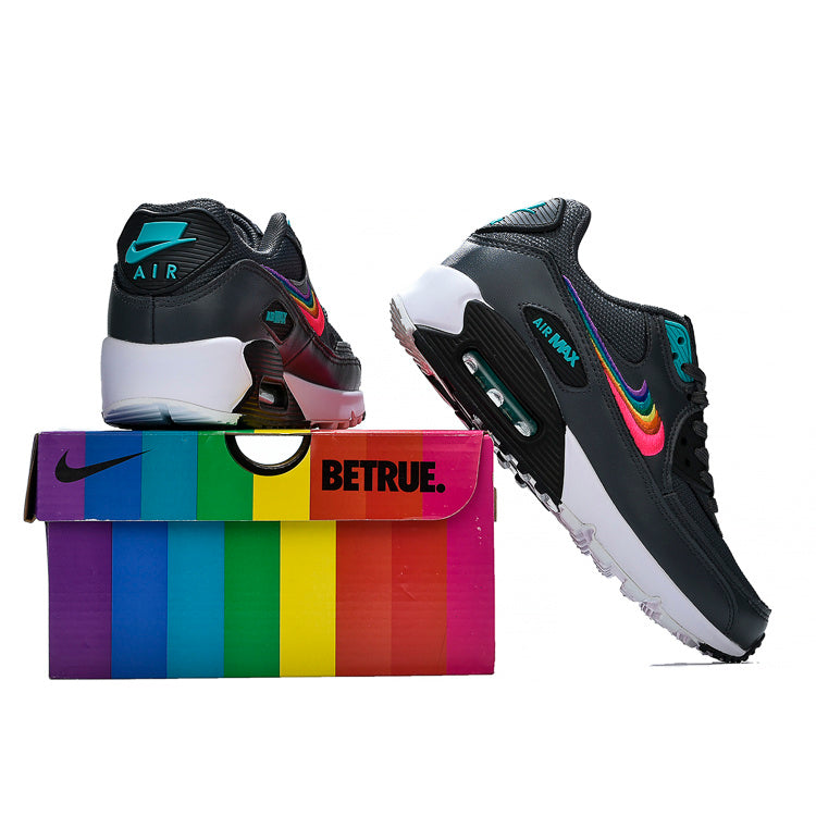 Les baskets grande taille Nike Air Max 90 conservent le design emblématique du modèle original tout en offrant un chaussant parfaitement adapté aux grandes pointures.