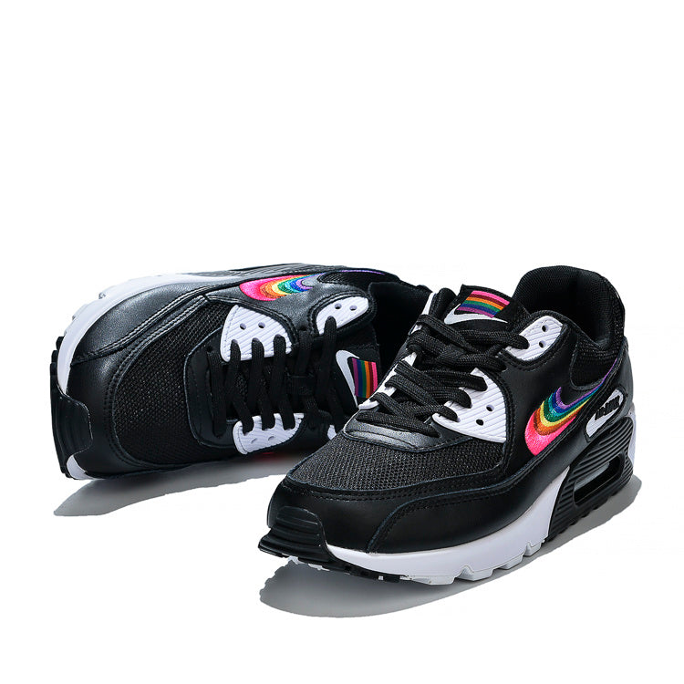 Les baskets grande taille Nike Air Max 90 conservent le design emblématique du modèle original tout en offrant un chaussant parfaitement adapté aux grandes pointures.