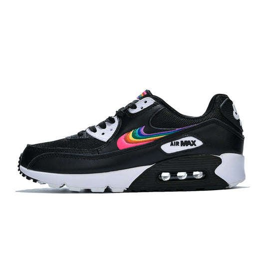 Les baskets grande taille Nike Air Max 90 conservent le design emblématique du modèle original tout en offrant un chaussant parfaitement adapté aux grandes pointures.