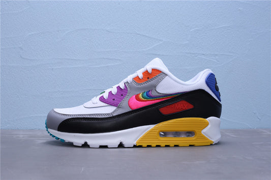 Les baskets grande taille Nike Air Max 90 conservent le design emblématique du modèle original tout en offrant un chaussant parfaitement adapté aux grandes pointures.