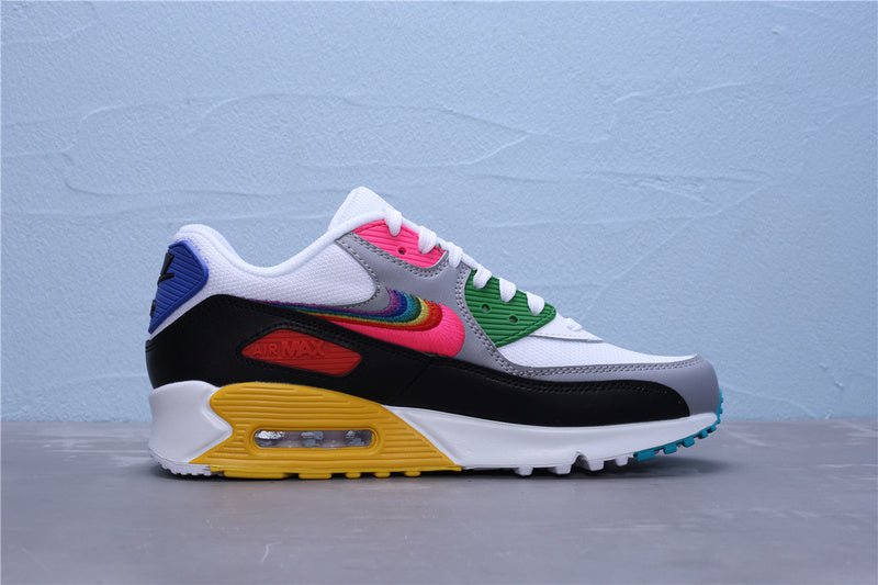 Les baskets grande taille Nike Air Max 90 conservent le design emblématique du modèle original tout en offrant un chaussant parfaitement adapté aux grandes pointures.
