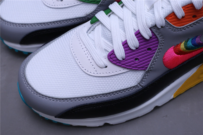 Les baskets grande taille Nike Air Max 90 conservent le design emblématique du modèle original tout en offrant un chaussant parfaitement adapté aux grandes pointures.