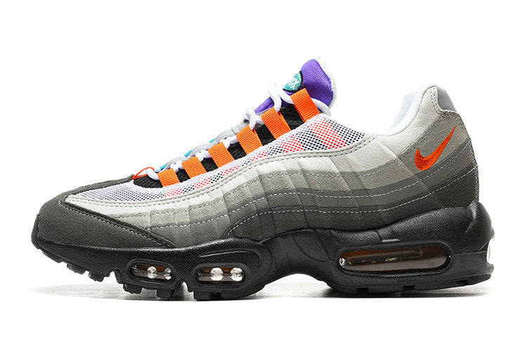 Les baskets grande taille Nike Air Max 95 reprennent le design unique et audacieux de l’original, tout en étant pensées pour offrir un ajustement parfait aux grandes pointures.