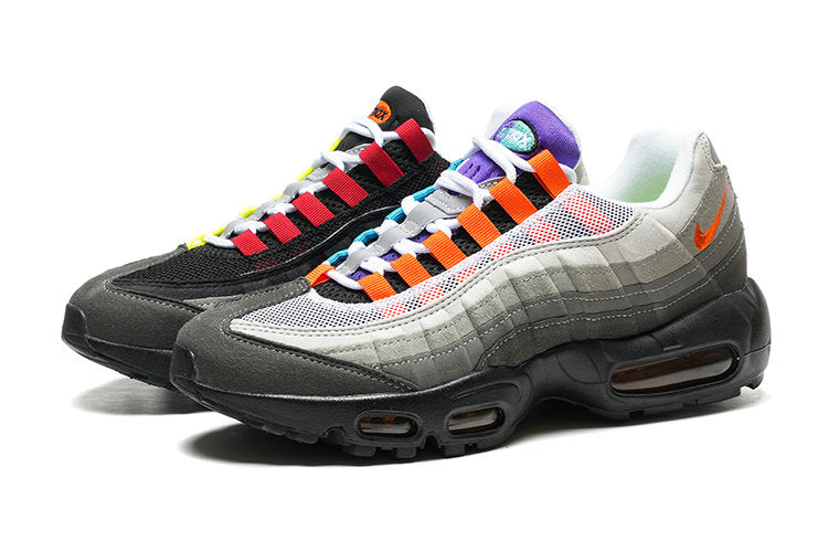 Les baskets grande taille Nike Air Max 95 reprennent le design unique et audacieux de l’original, tout en étant pensées pour offrir un ajustement parfait aux grandes pointures.