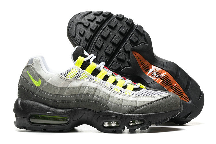 Les baskets grande taille Nike Air Max 95 reprennent le design unique et audacieux de l’original, tout en étant pensées pour offrir un ajustement parfait aux grandes pointures.